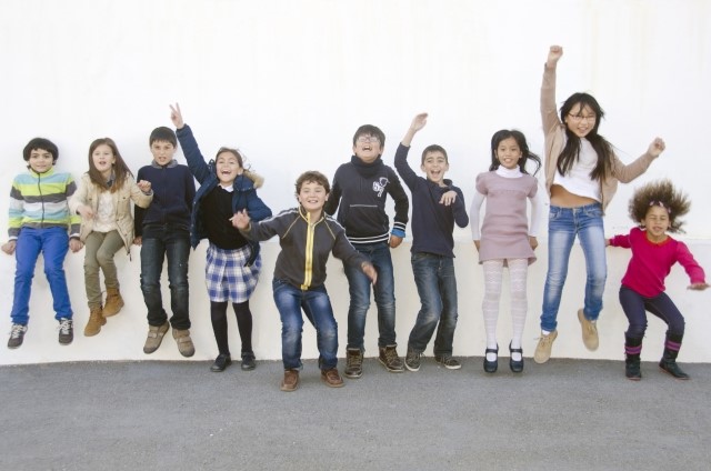 初心者でも安心！小学生向けの楽しい英会話体験と文法強化プログラム
